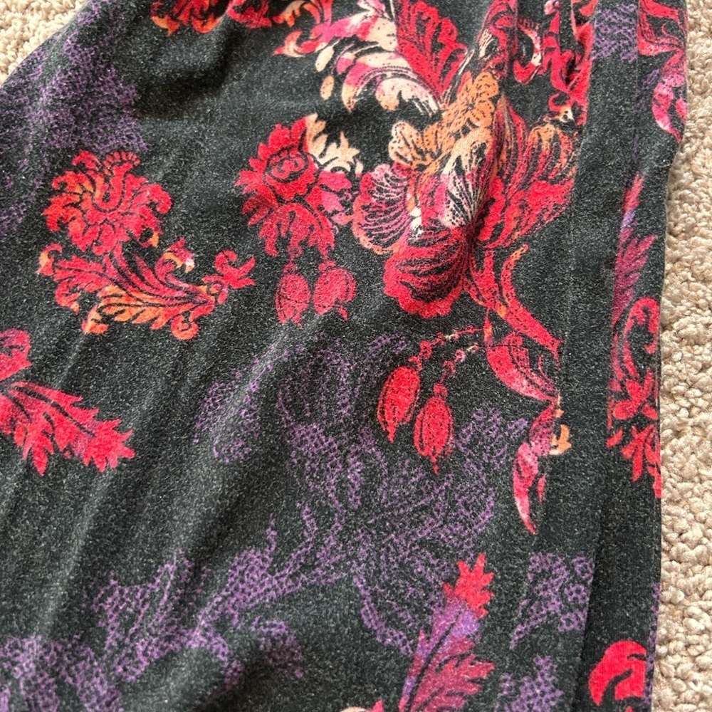 Soma Black Purple & Red Women’s PJ Set
Long Sleeves w Pants
Size S - Picture 6 of 8